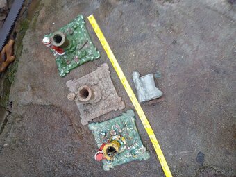 Liatinový držiak na vianočný stromček - 2