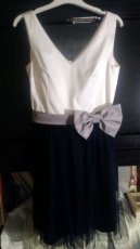 Krátke spoločenské šaty bielo-modrej farby - 2
