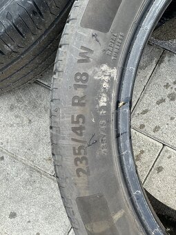 235/45R18 - 2