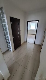 Prenajmem 2 izbový byt Žiar nad Hronom - 2