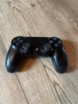 Dual shock ovládač na PS4 - 2