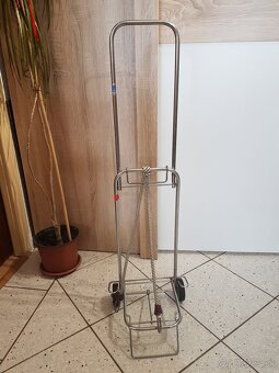 Nákupné vozíky a skladací nosič na batožinu - 2