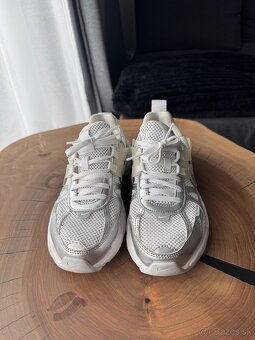 Nike V2K Run - 2