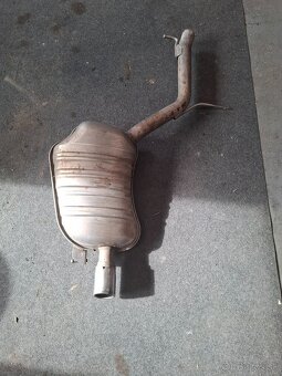 AUDI A8 D3 výfuk pravá časť - 2