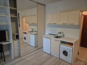 Na predaj alebo prenájom štýlová garzónka v Komárne, 7. sídl - 2