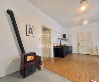 Na predaj 2-izbový apartmán v centre Banskej Štiavnice - 2