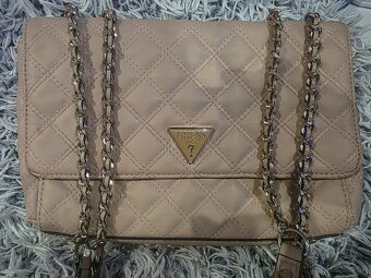 Guess kabelka symbolicky - 2