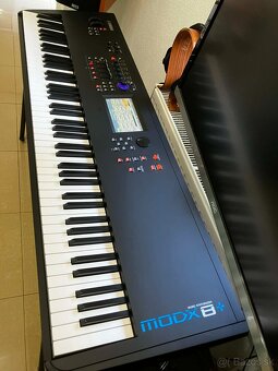 YAMAHA  MODX  8 + , výborný stav, bohatá výbava. - 2