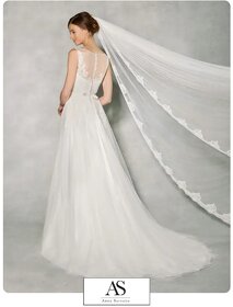 Svadobné šaty s čipkou, navrhnuté dizajnérkou Anna Sorrano - 2