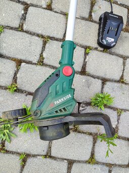 kosacka Riwall Pro REM 3310i + strunova kosacka Parkside AKU - 2