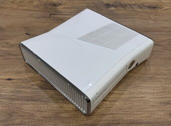Samostatná herná konzola XBOX 360 Slim biela - 2