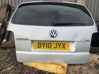 Predam zadnu kapotu VW Touran - 2