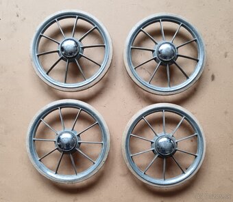 Starý kočík, kolieska, blatníky - 2