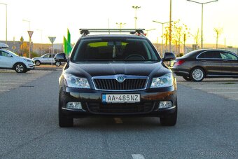 Škoda Octavia Combi 2.0 TDI 4x4 Elegance - 2