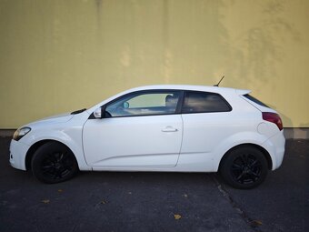 Kia Ceed 2010 1.4 benzín 66kW 3 dverová - 2