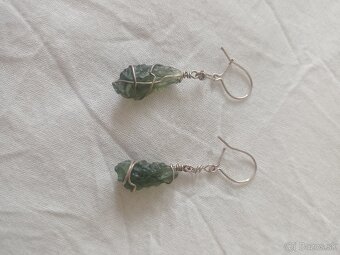 Strieborné náušnice s vltavínom - 2