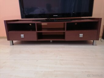 Komoda pod televízor. - 2