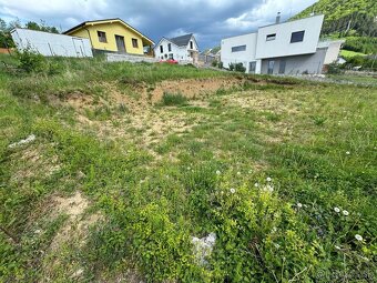 Stavebný pozemok Višnové 1242m2 - 2