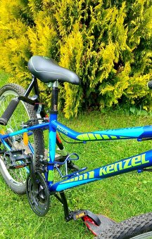 Cestný bicykel a kolobežky. - 2