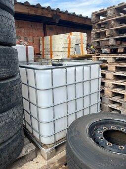 Plastová nádrž 1000L - IBC kontajner - 2