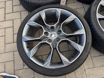 Skoda Octavia RS 225/40R19 - 2
