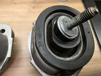 Uloženie motora BMW X5 e53 3.0i - 2
