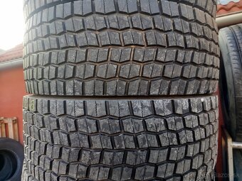 Predám zaberove pneu 295/60-22.5 - 2