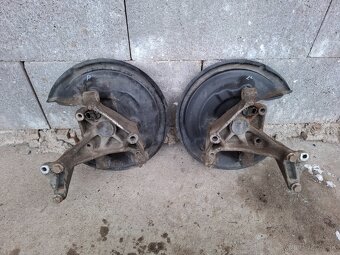 Zadne tehlice, držiaky strmeňa VW Passat B6 combi - 2