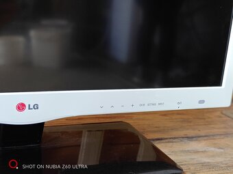 LG Lcd smart Tv "26" (66cm) - 2