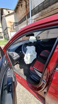 Hyundai i20 po dopravnej nehode nepojazdný - 2