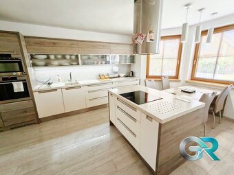 Znížená cena Exkluzívne Ponúkame Vám na predaj rodinnú vil - 2