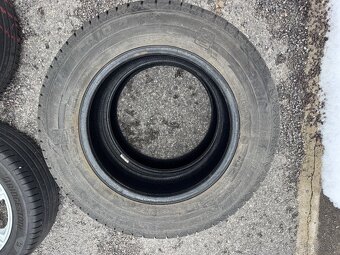 215/65R16C semperit - 2