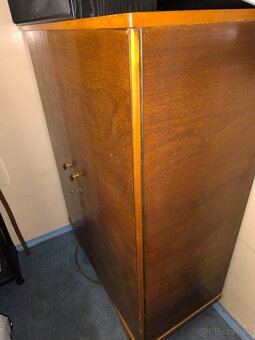 Predam starsiu skriňu - 2