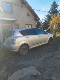 Toyota Corolla Verso - 2