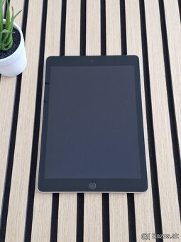 Apple iPad 2018 (6th gen) 32GB Cellular Šedý - 2