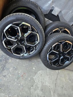 Elektronický a gumy Goodyear 205/55 R17 - 2