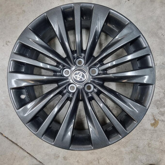 Toyota HIGHLANDER 5x114,3 R20 8J ET35 - 2