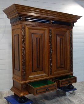 Skriňa z Vilhelmovského štýlu ( 162 ). - 2