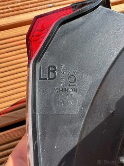 Ľavé zadné svetlo – Toyota RAV4 - 81560-42230 - 2