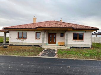 NOVÉ MIKUŠOVCE okr. Lučenec,ROZOSTAVANÁ NOVOSTAVBA rod. domu - 2