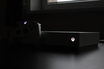 Xbox One S 1TB + ovládač 🎮 – výborný stav, resetovaný - 2