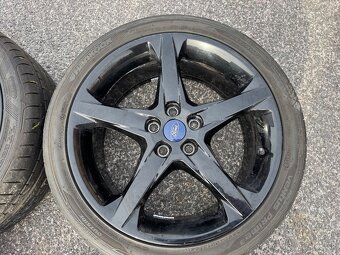 Ford Focus mondeo c-max 235/40R18 - 2