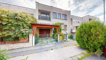 Na predaj 6 izbový rodinný dom v radovej zástavbe v Lučenci - 2