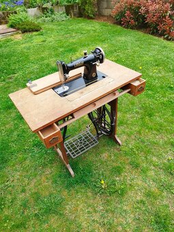 Šijacia mašina - 2