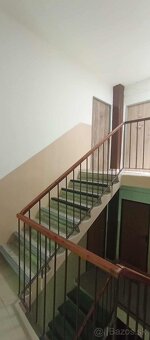 Dvojizbový byt s loggiou v zelenej časti Poltára - 2