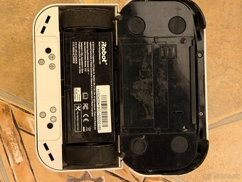 iRobot Braava Jet 240 – robotický mop, 2× utierka - 2