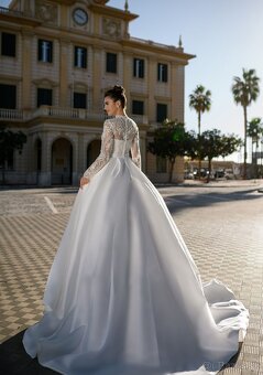 Snehobiele svadobné šaty - 2