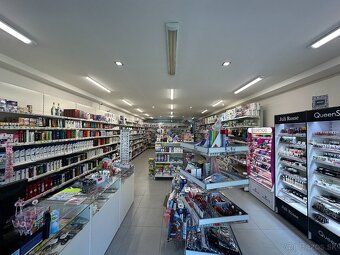 NA PRENÁJOM obchodný priestor na prízemí Nová Dubnica 100 m2 - 2