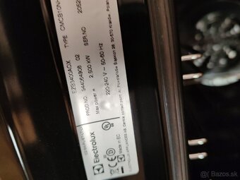 Predám vstavanú rúru Electrolux EZB3400AOX – top stav - 2