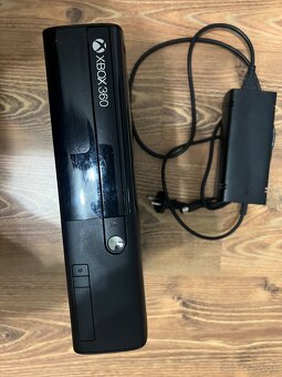 Xbox 360 + kinct + hry + 2x ovladače - 2